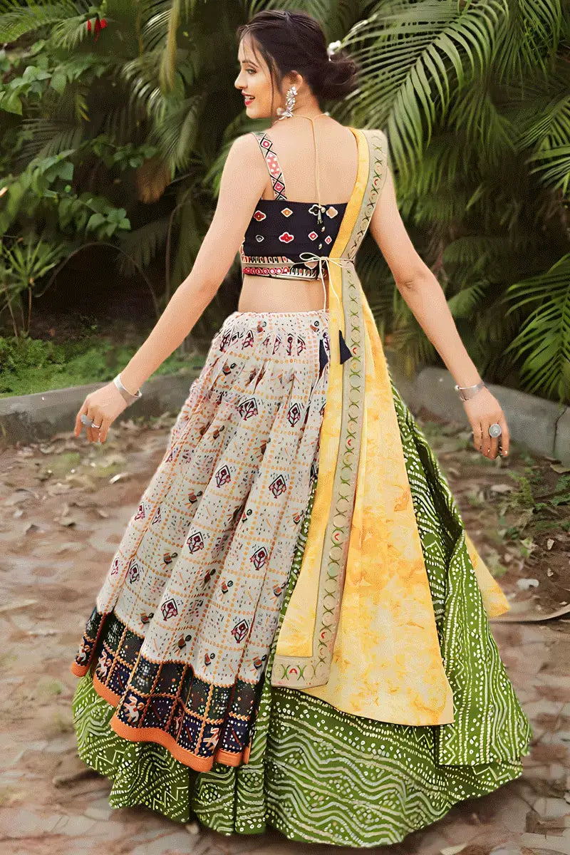 Designer Gujrati Chaniya Choli For Garba