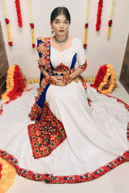 Traditional Gamthi Silk White Colour Chainiya Choli