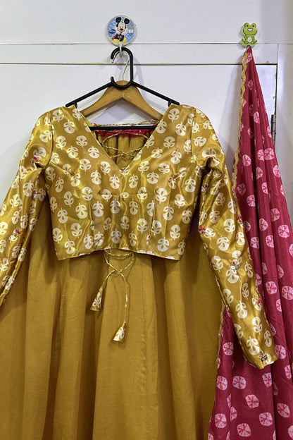 Yellow Colour Lehenga With Silk Bandhani Dupatta For Navratri